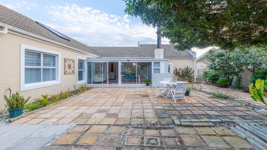 3 Bedroom Property for Sale in Sunningdale Western Cape